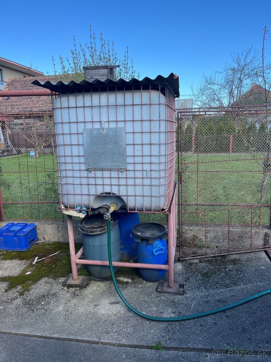 NÁDRŽ NA DAŽĎOVÚ NA VODU