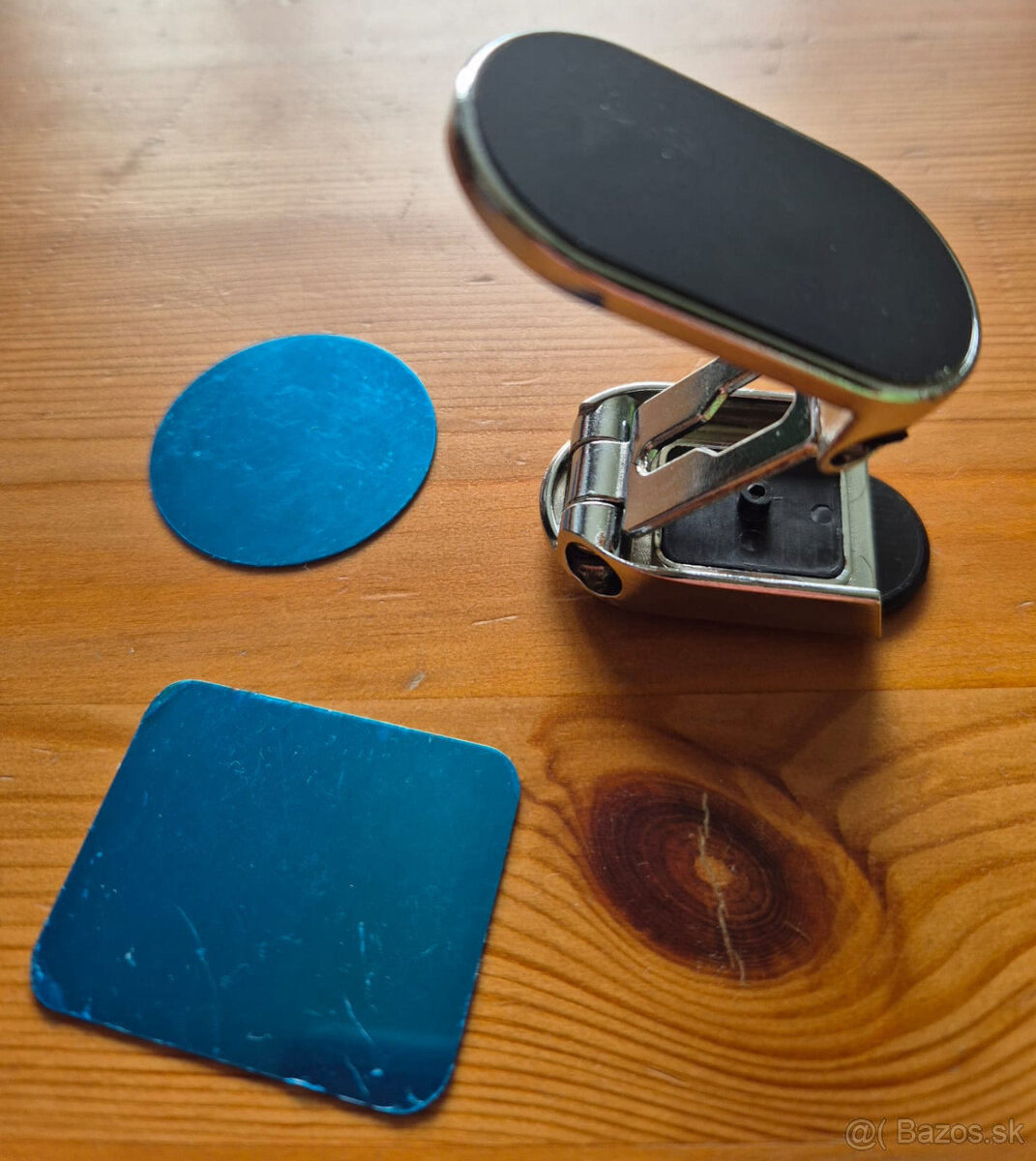 Magneticky skladaci drziak do auta