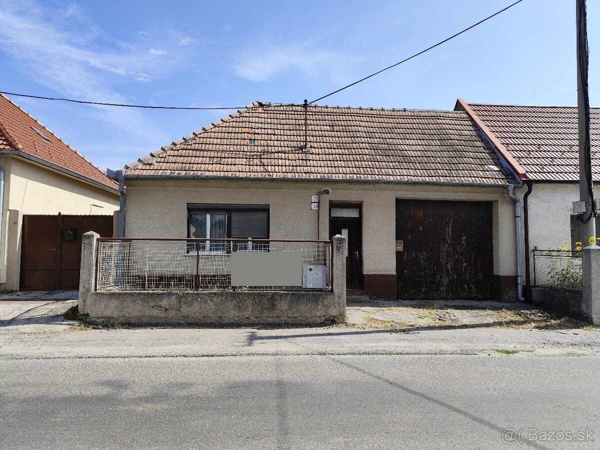 Hlohovec - Predám rodinný dom, rovinatý pozemok