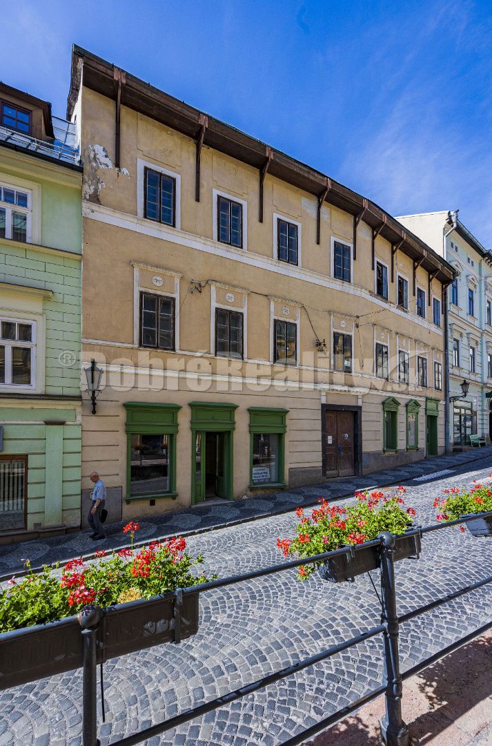 PREDAJ - investičná príležitosť - historocká budova Banská Š