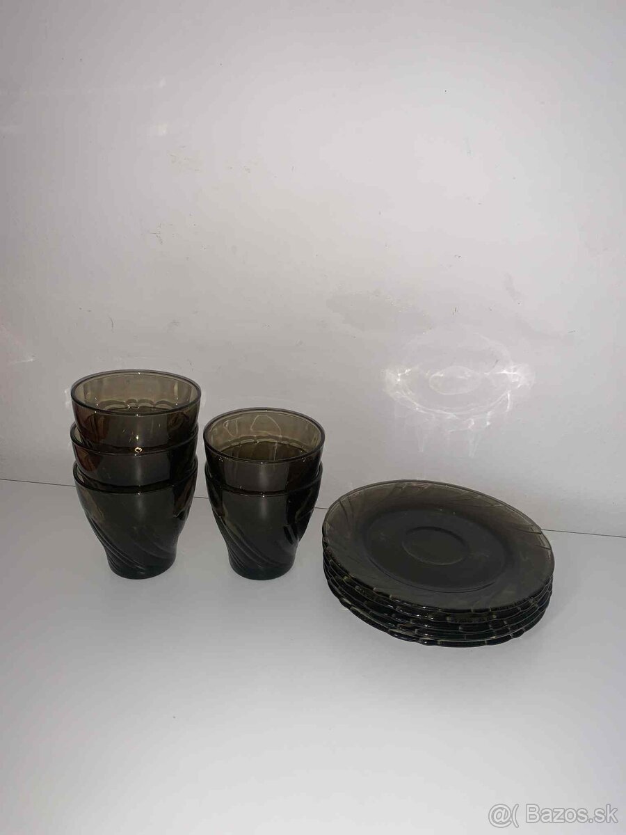 Kuchynský riad sada z hnedého skla