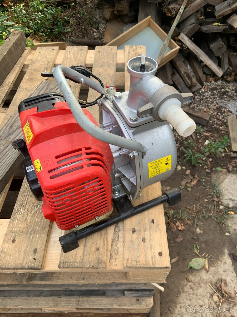 Benzinové čerpadlo na vodu Hecht