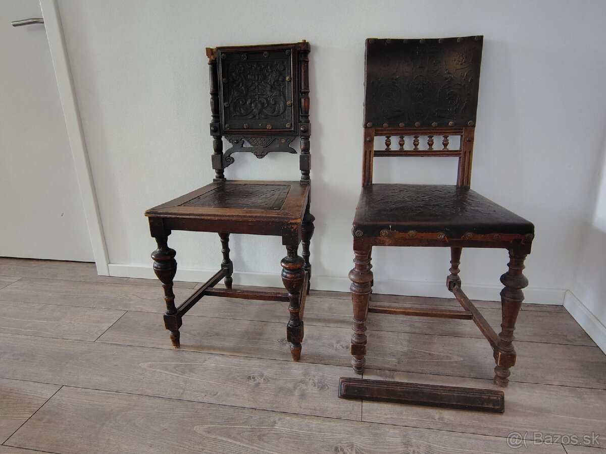 Historické drevené stoličky – set 2 ks