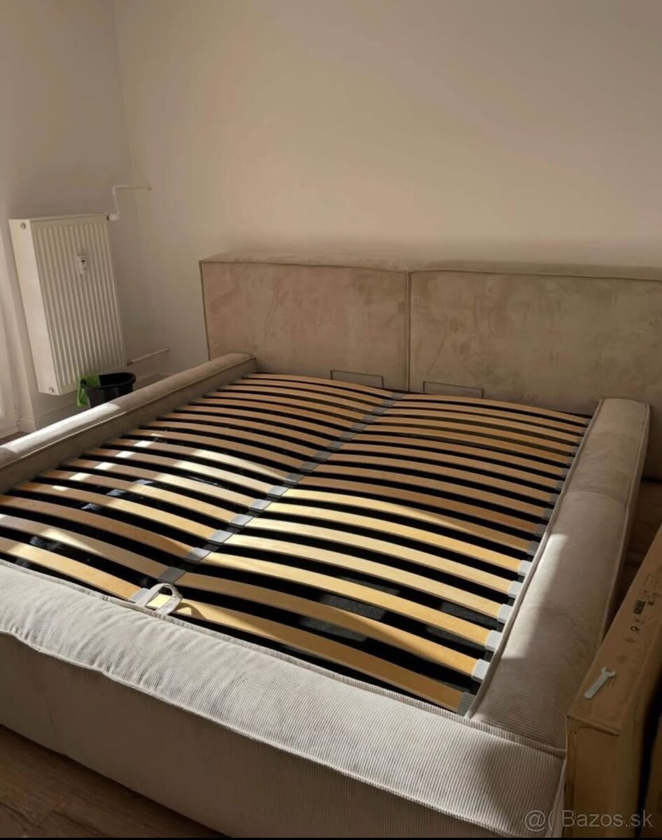 Posteľ 180x200