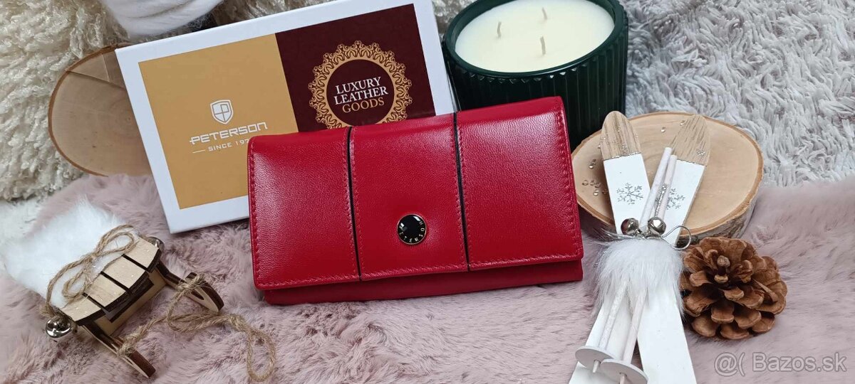 Dámska kožená peňaženka červenej farby