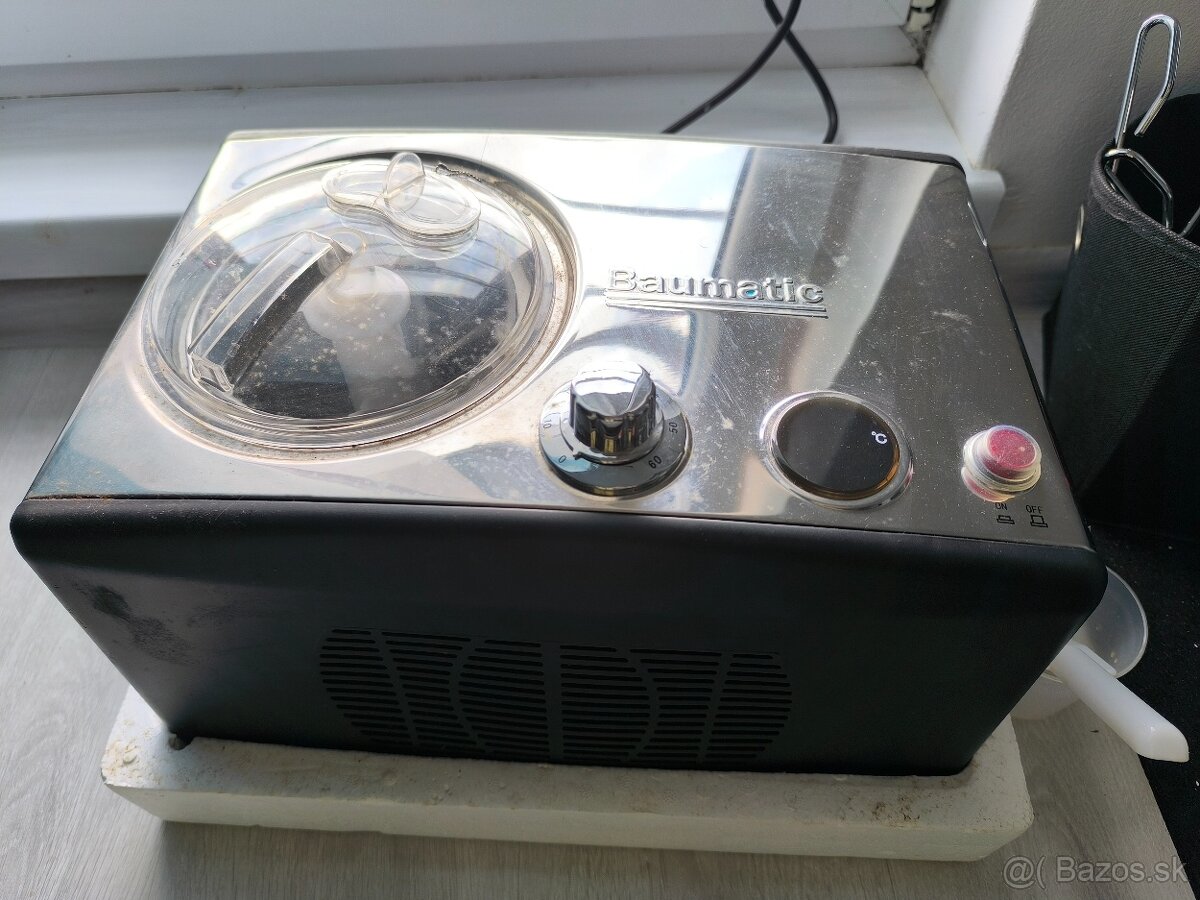 Prístroj na výrobu zmrzliny  Baumatic