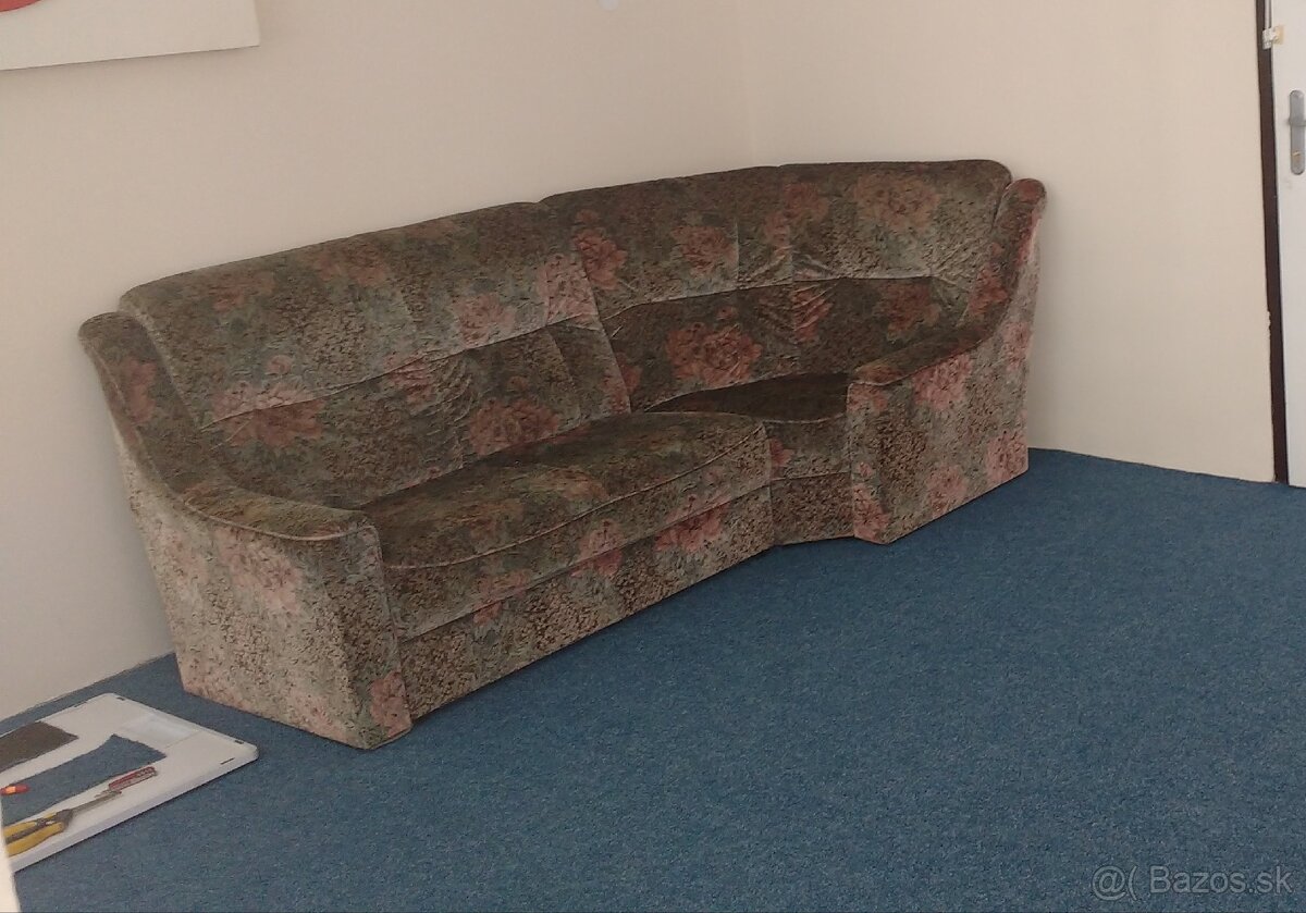 Darujem menšiu sedačku za odvoz