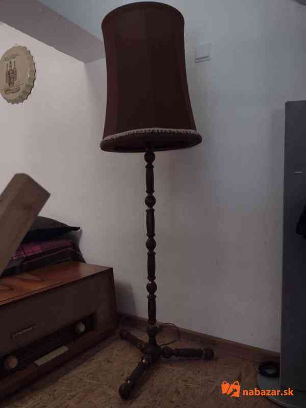 Stojaca retro lampa
