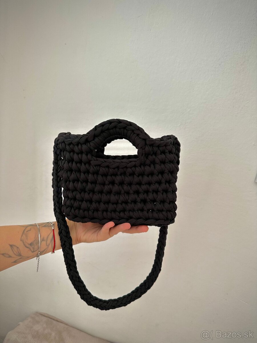 Ručne háčkovaná mini kabelka
