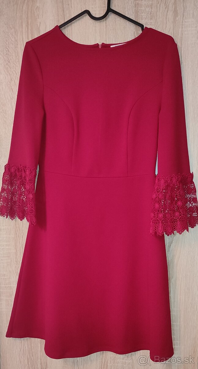 Krásne červené šaty