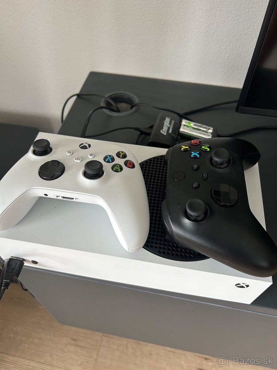 Xbox series S ,2 x ovoadač
