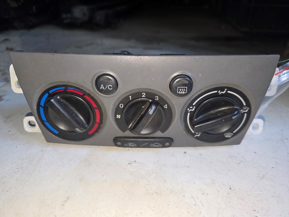 Ovládanie kúrenia Mazda Premacy