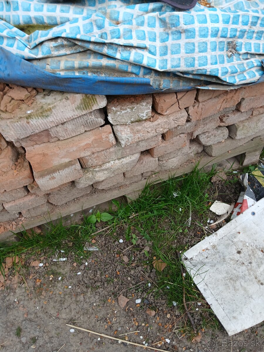 Darujem tehlu