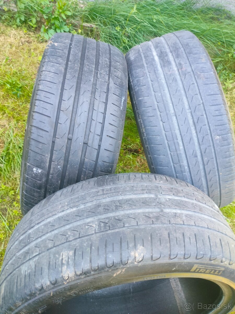 Predám 3 kusi pneumatiky Pirelli 235/40 R19