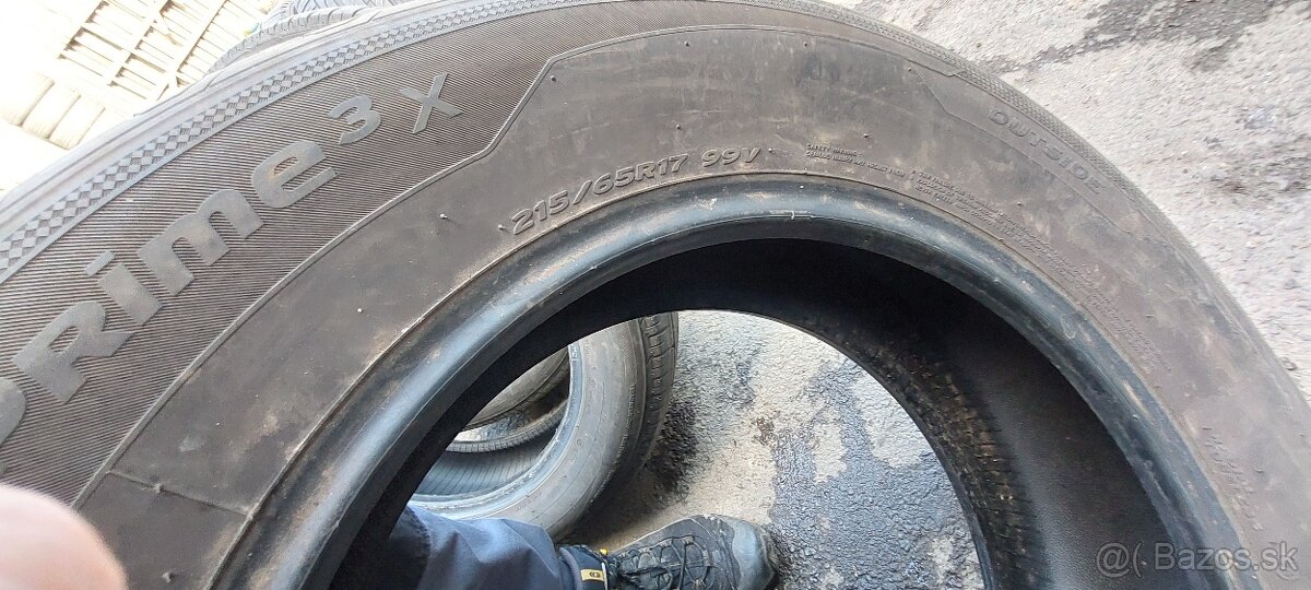 Predam letne pneu 2x 215/65R17 Hankook