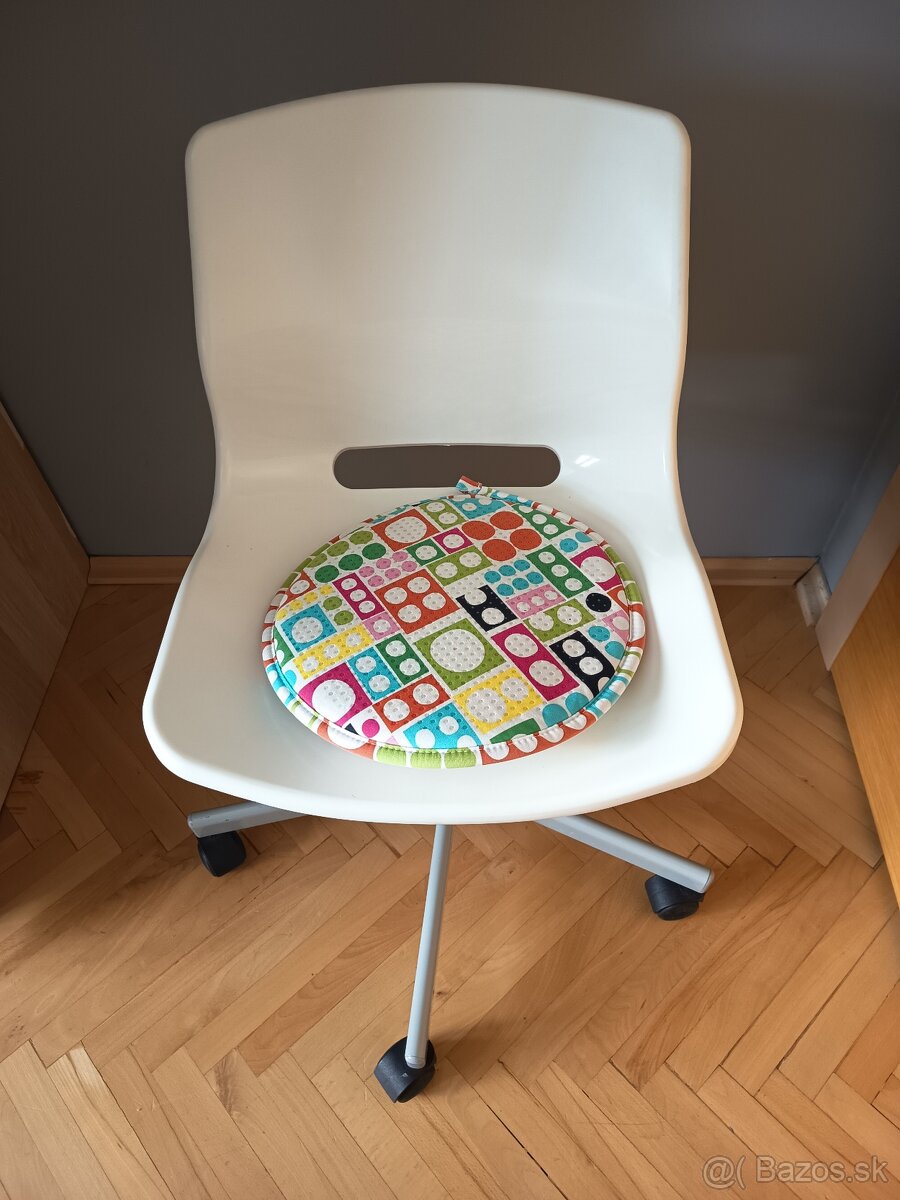 Ikea detská otočná stolička