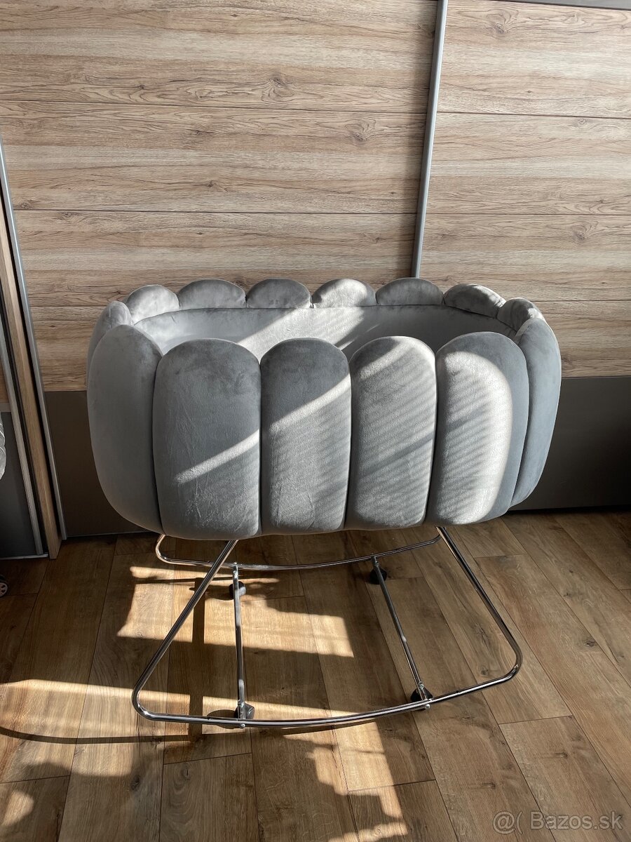 Chesterfield kôš, kolíska pre bábätko/dieta