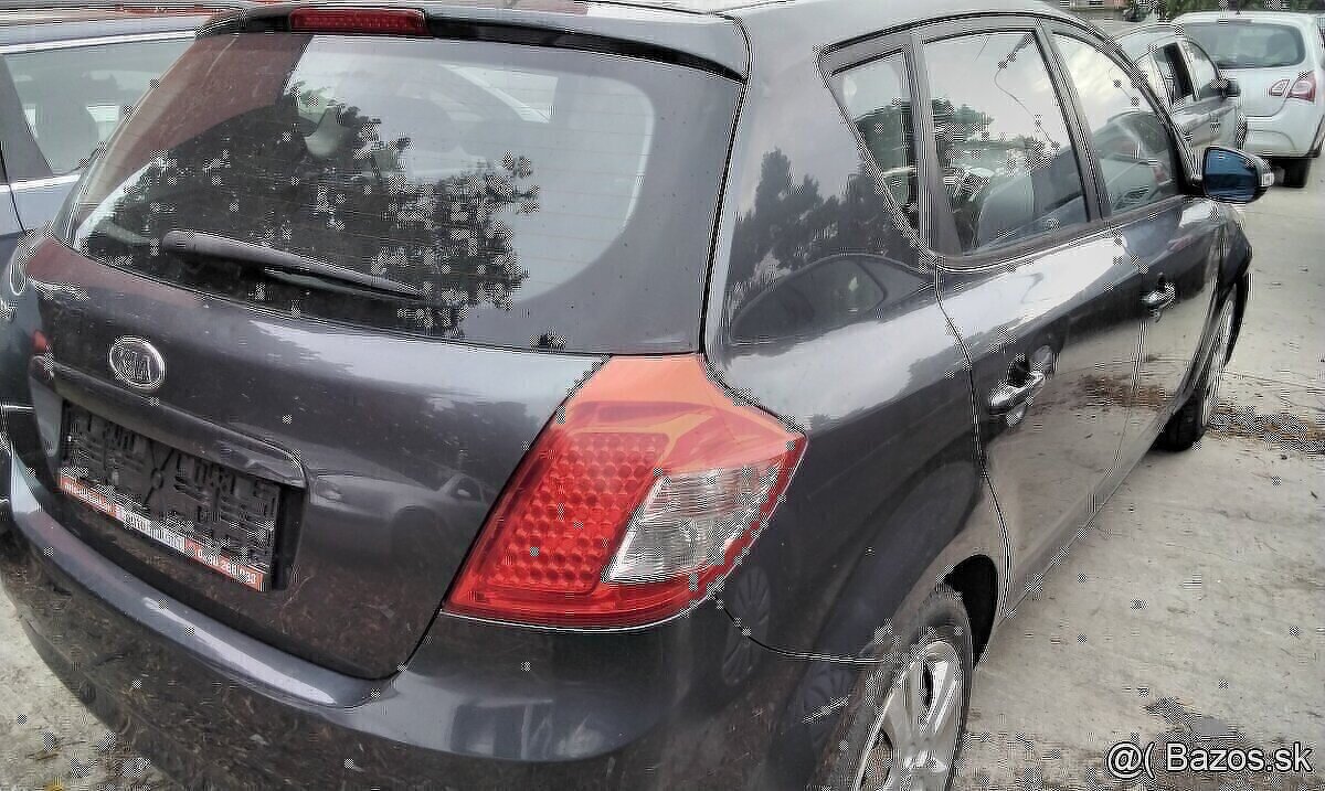 KIA CEED 1.4 2010 predám motor G4FA, zadne SVETLO, PREVODOV