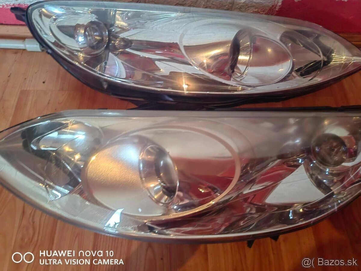 Predné svetlá Peugeot 407