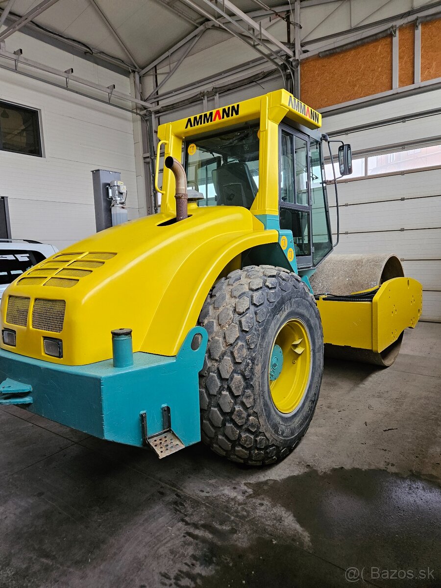 Predám vibračny válec Ammann sc 150