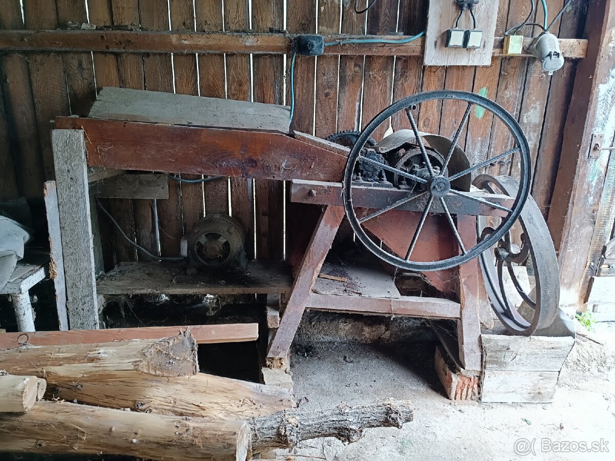 Rezačka sečka starožitná s motorom