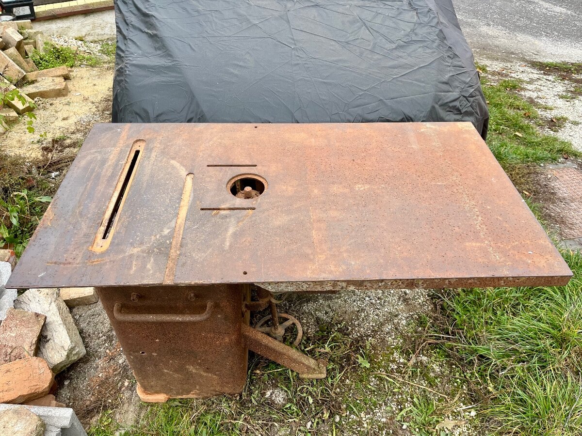 Cirkulár / píla + fréza na drevo