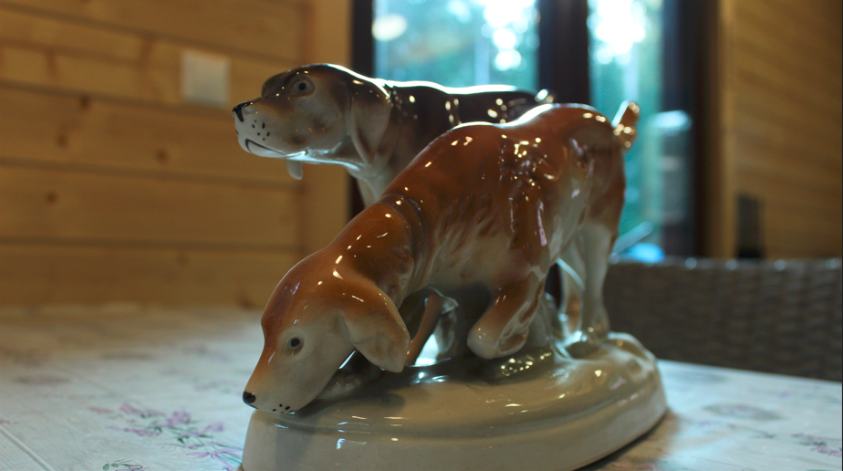 Predám porcelánovú sošku psov