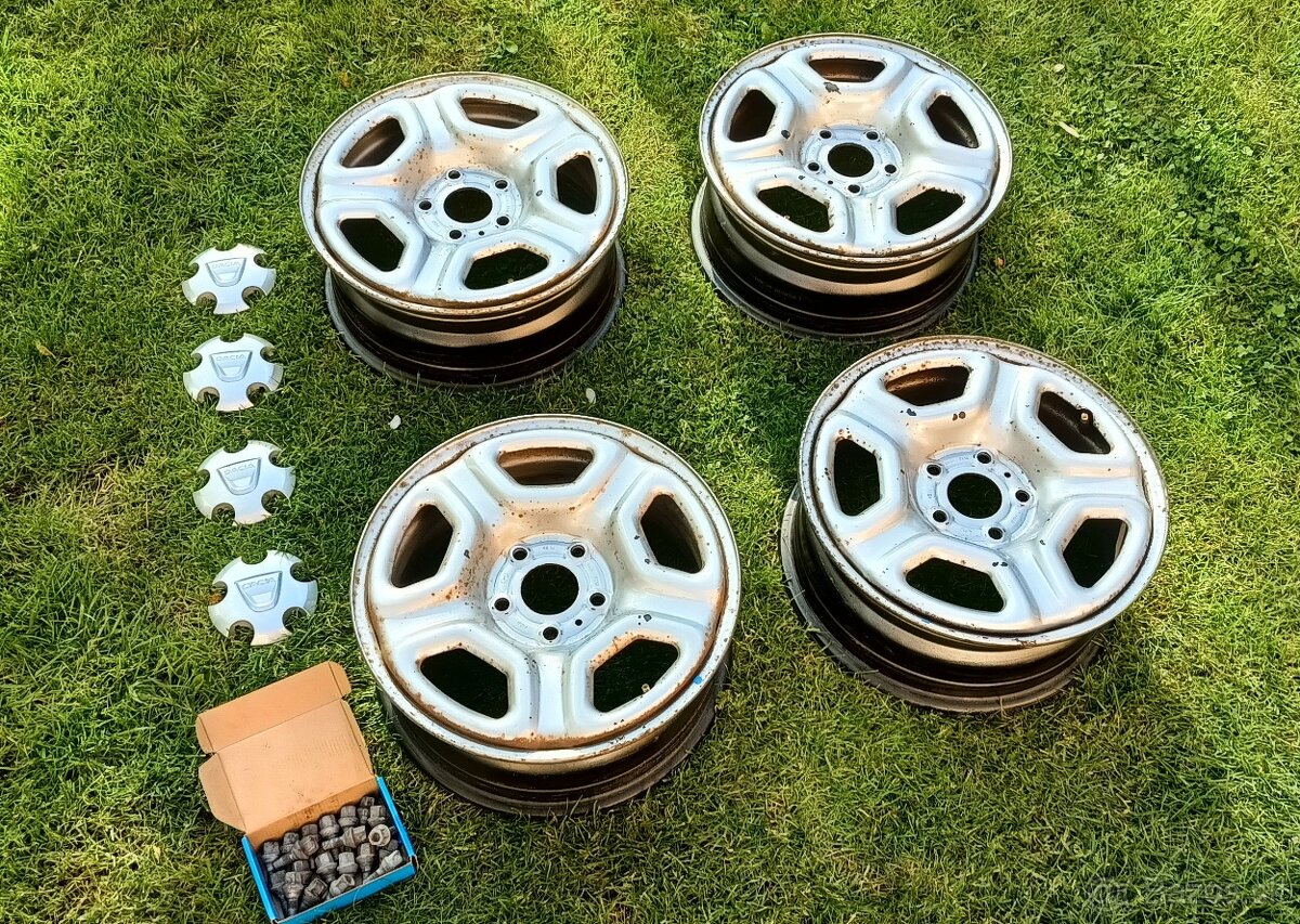Dacia Duster plechové disky 5x114,3 R16 pukličky, skrutky