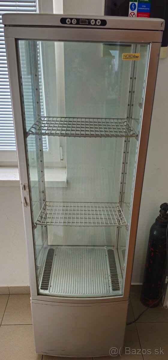 Chladnička pre zákusky