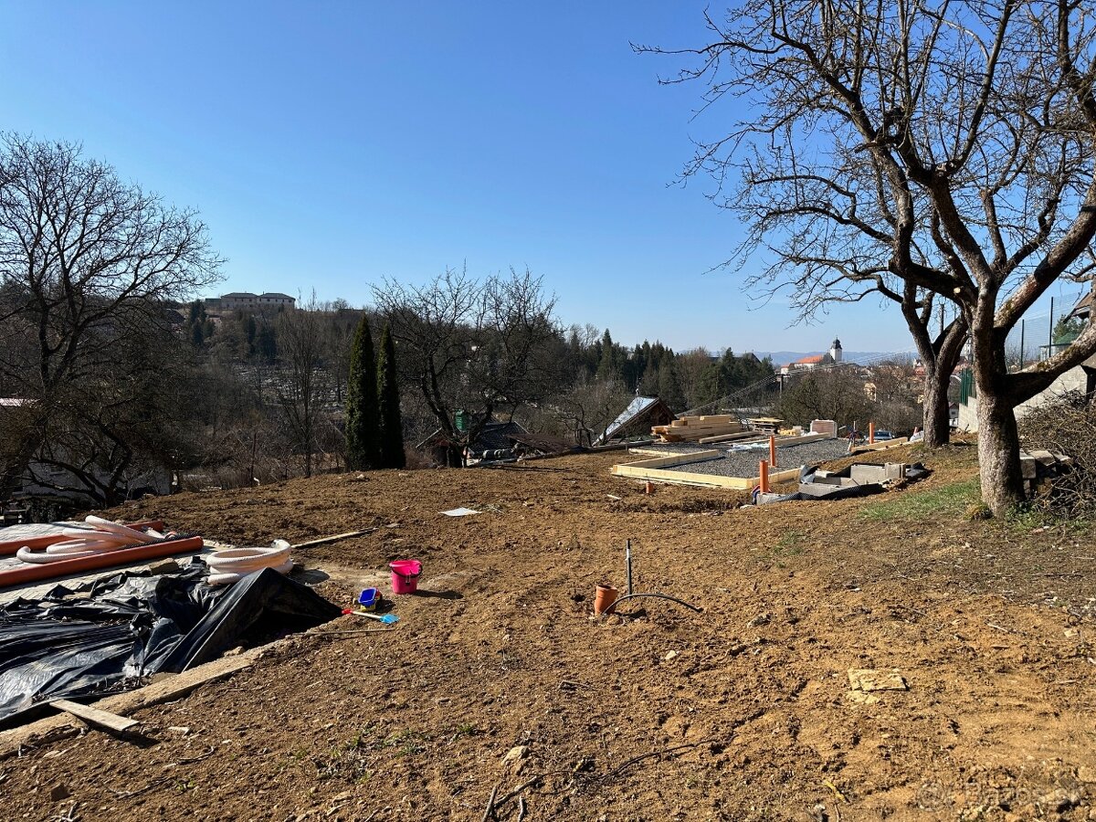 Rozostavaný RD s projektom, stavebným povolením a pozemkom