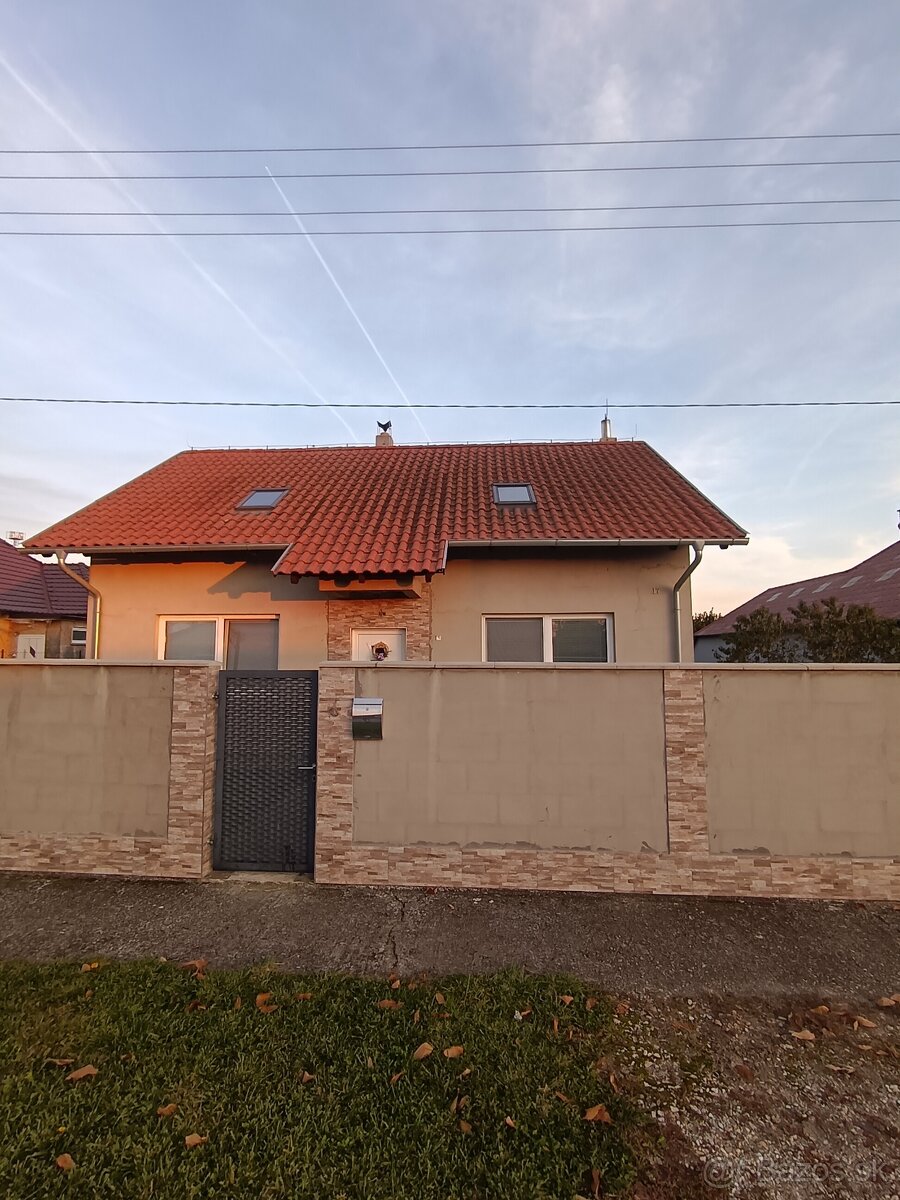 Predám 2 domy Žitavce