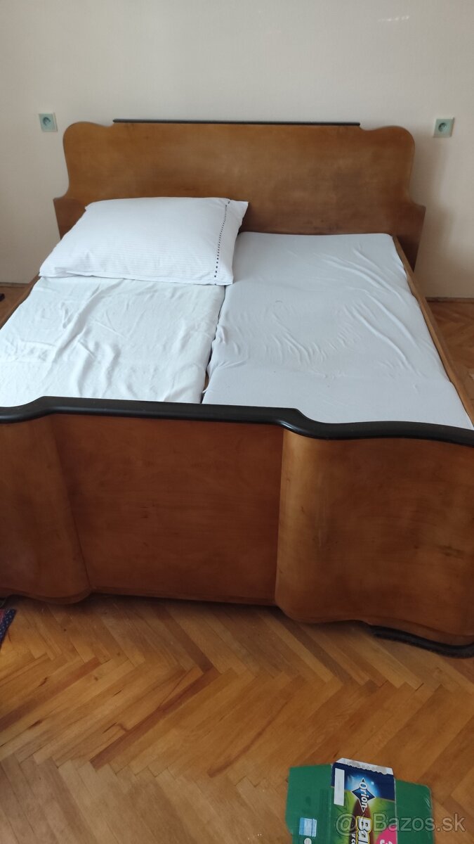 Posteľ manželská