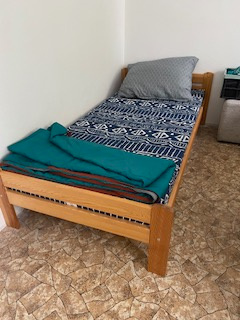 drevená postel s roštom 90x200