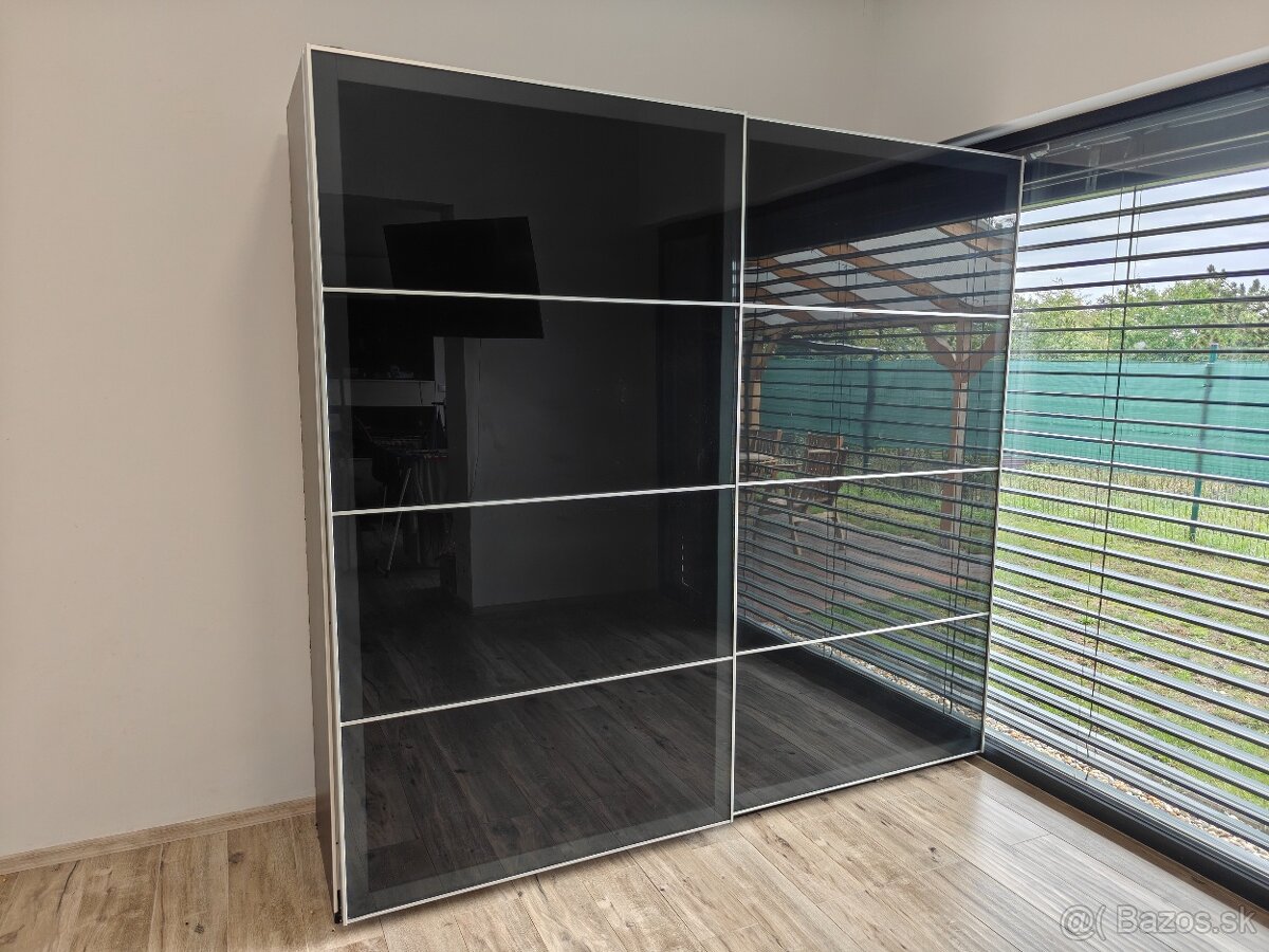 IKEA PAX skriňa 250 cm, čierna so sklom