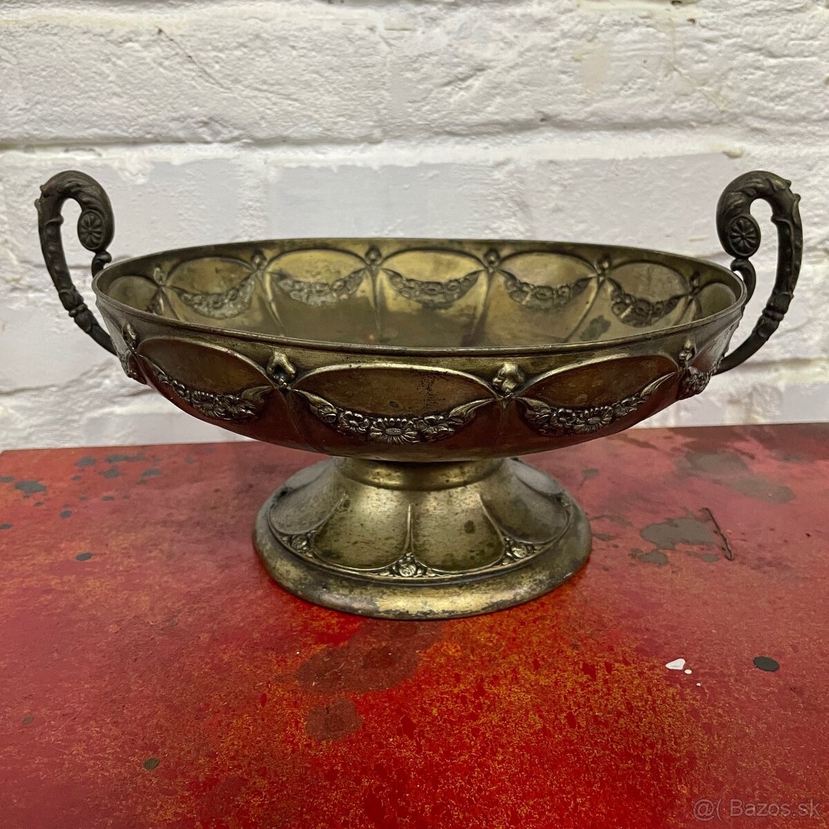 Starožitná mosadzná (alebo postriebrená mosadz )