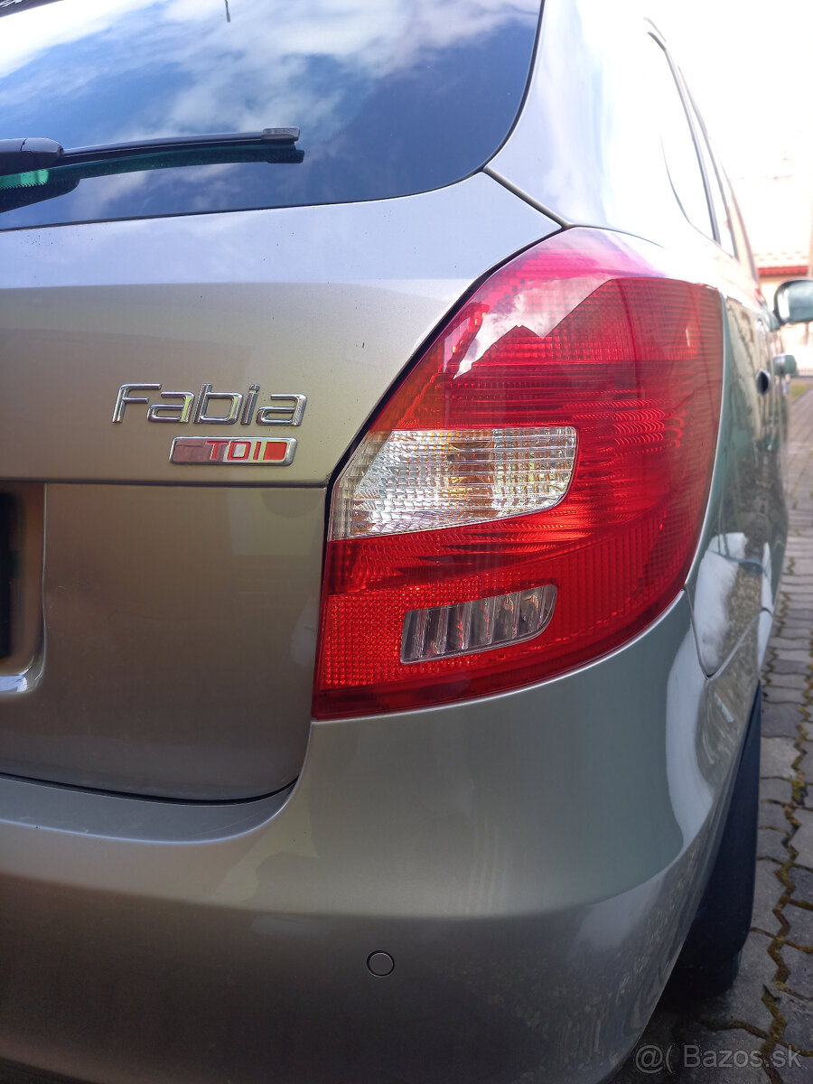 zadne svetla škoda fabia 2 org.Ľ,P