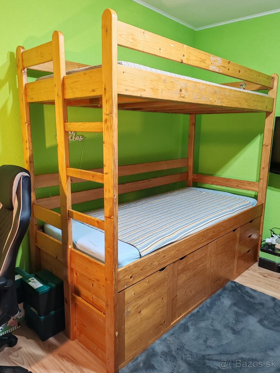 Drevená poschodová posteľ