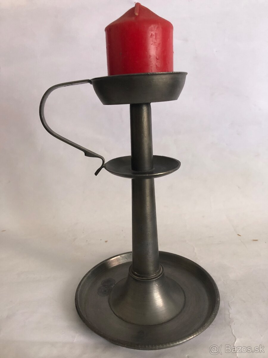 Cinovy svietnik znaceny