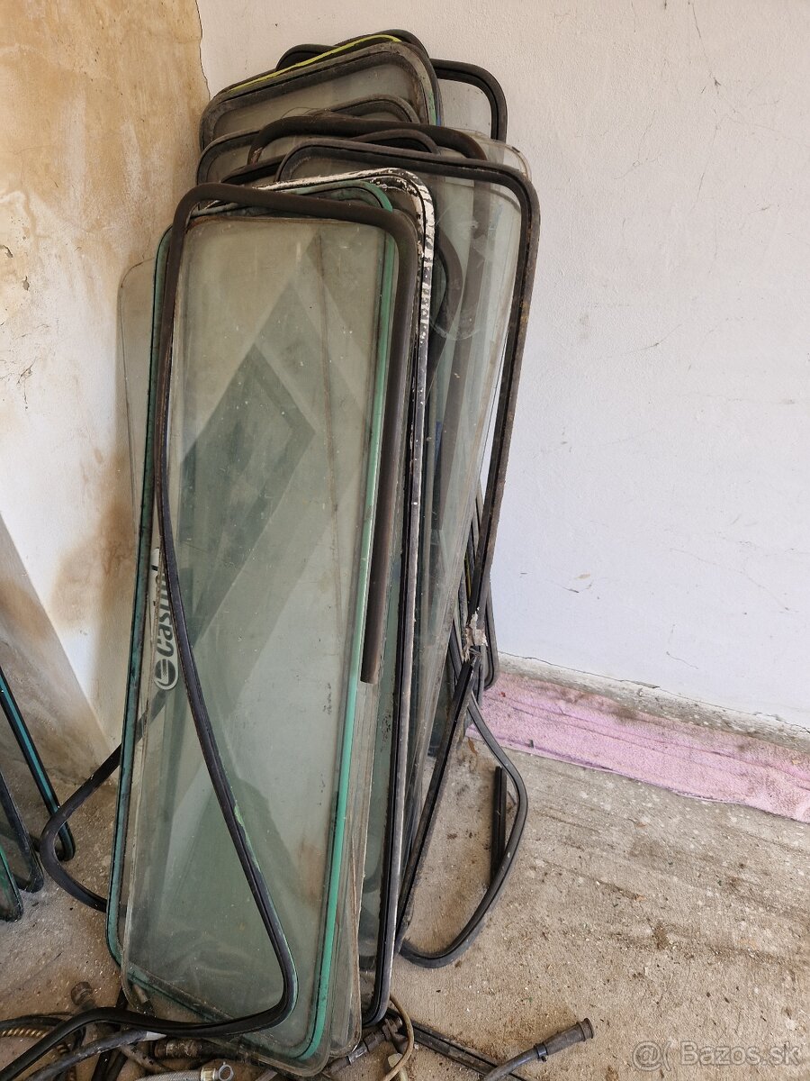 Multicar M25 bočné, zadné sklo