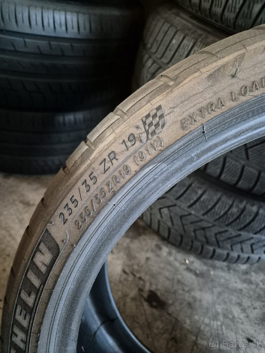Michelin 235/35 R19
