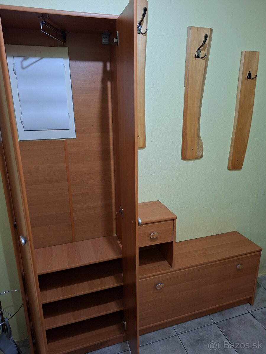 Chodbovy nábytok