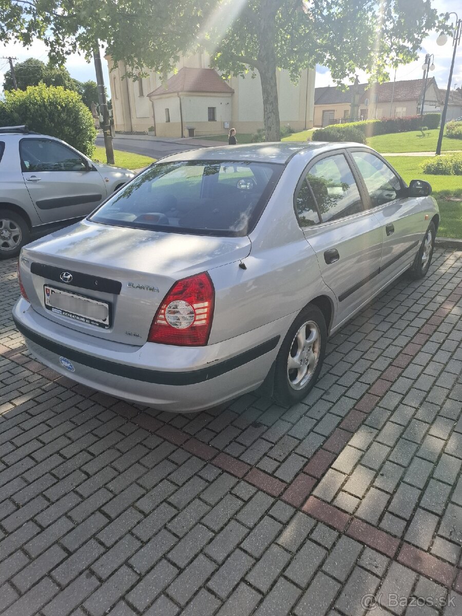 Hyundai Elantra 1,6 benzín