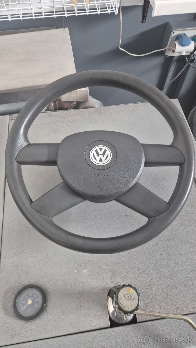 Predám volant na vw golf 5