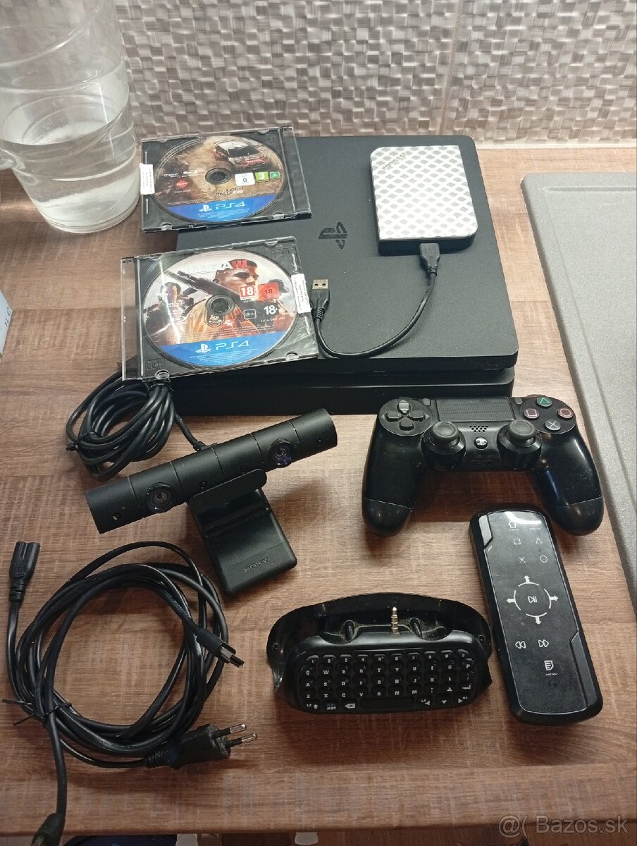 Predám PS4 slim 500GB