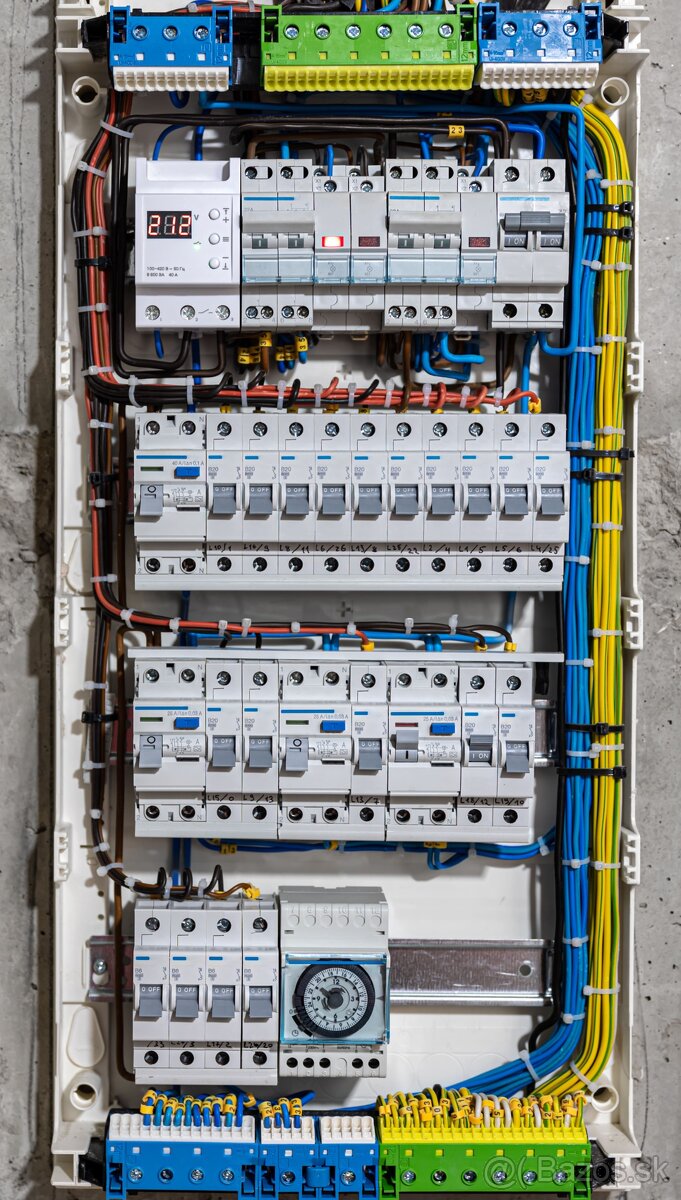 Elektroinštalácie – Elektrikár - prerábky bytov, jadier