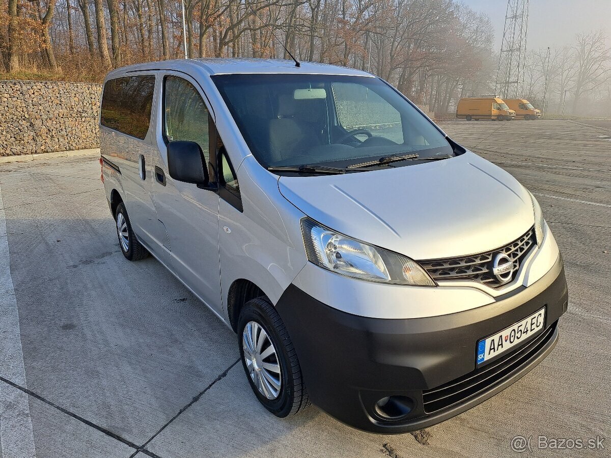 Nissan nv 200