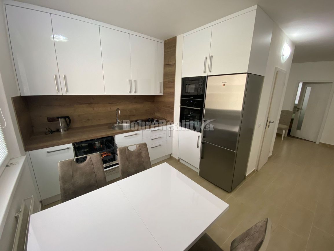 DOBRÉ REALITY ponúkajú na predaj luxusný, zariadený 4-izbový