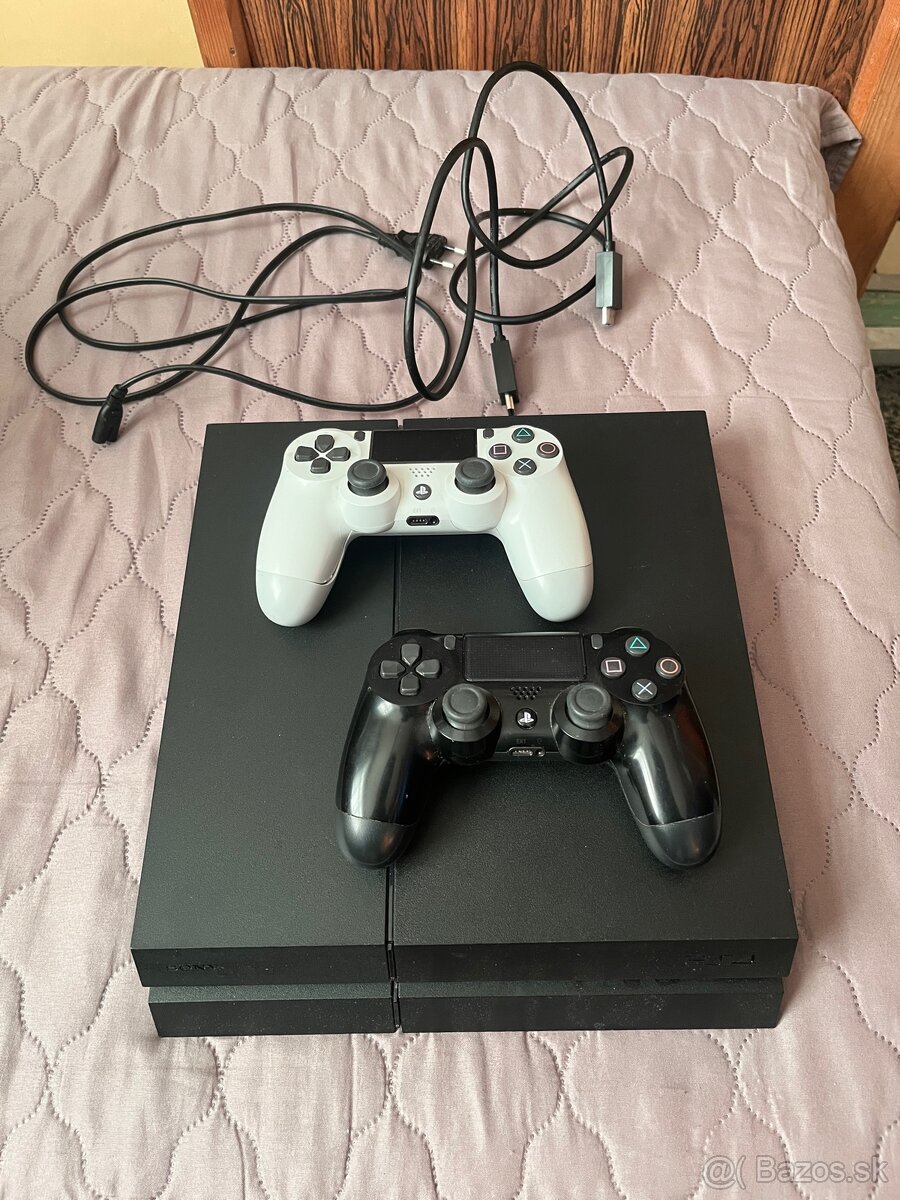 Ps4 500gb slim + 2 ovládače
