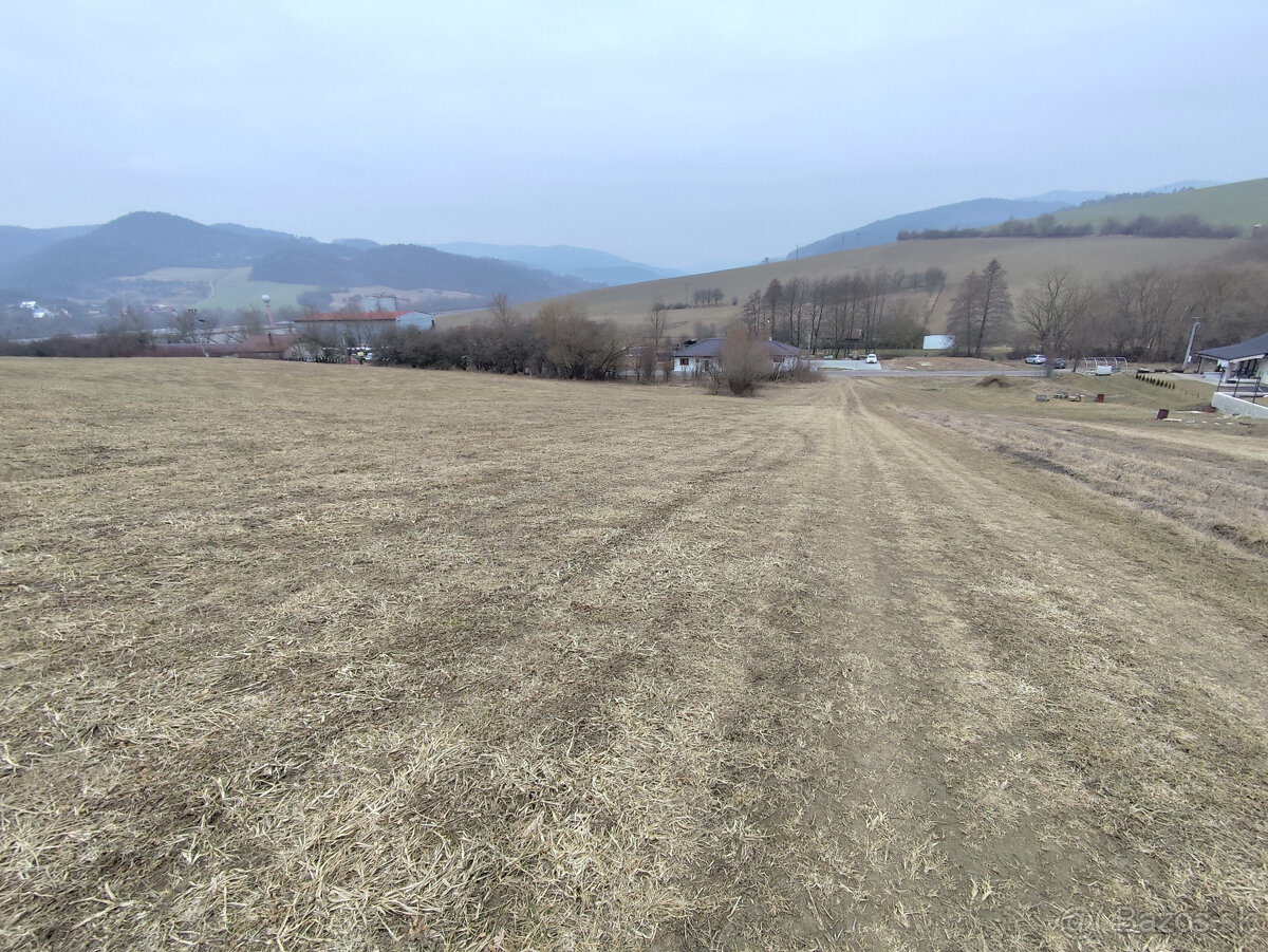 Stavebný pozemok s cestou v lone prírody Dohňany, 823 m2