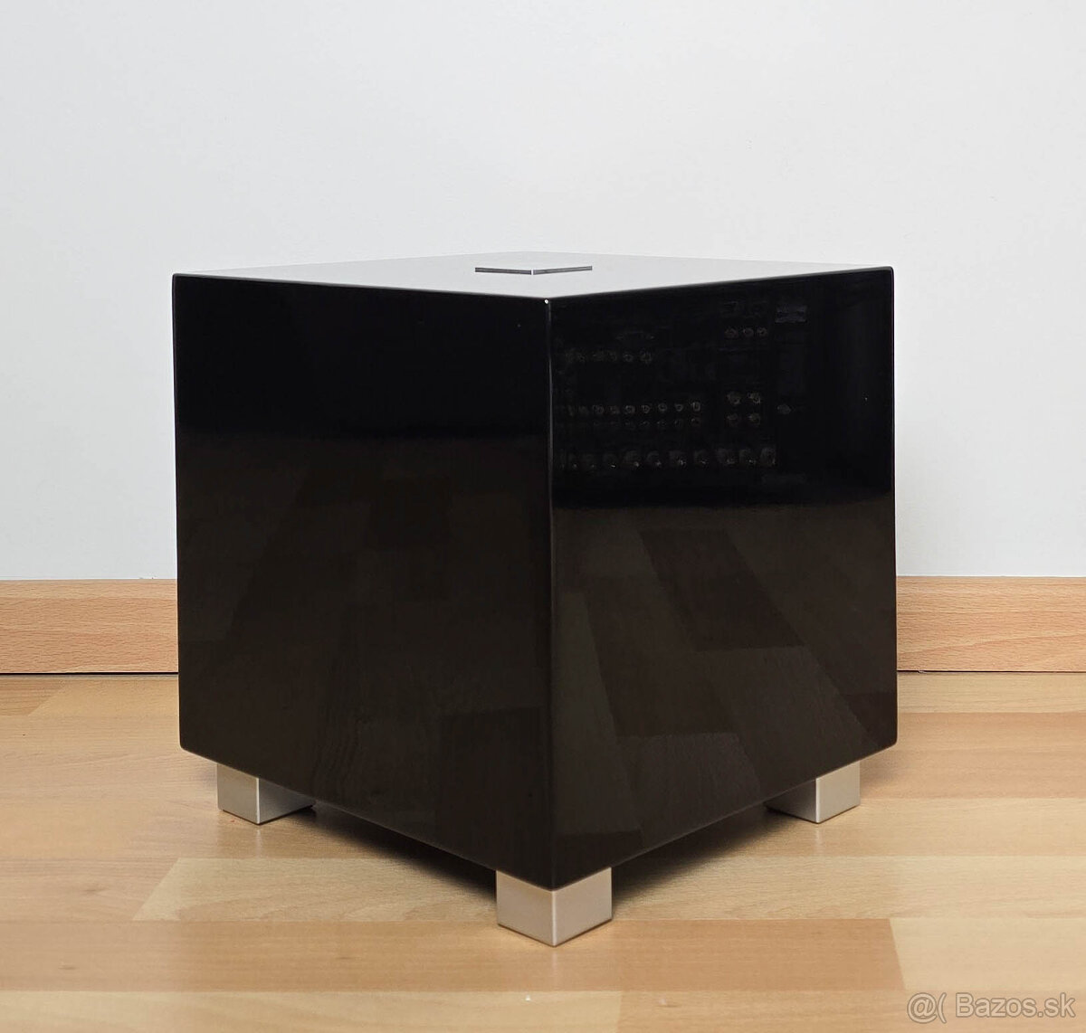 REL Acoustics T zero Aktivny Subwoofer